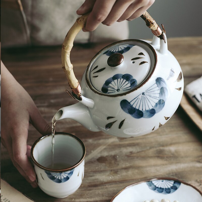 Retro style hand-painted tea pot with bamboo handle