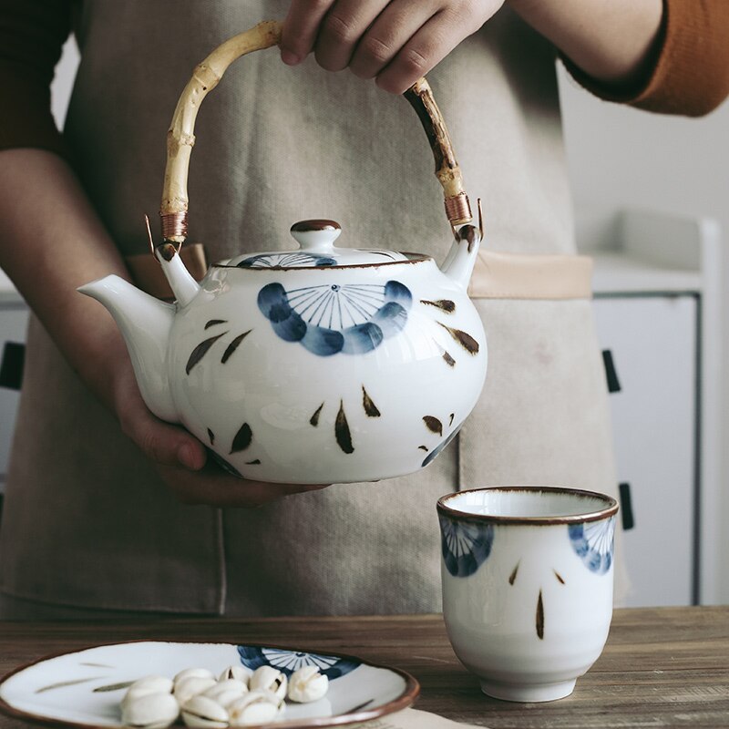 Retro style hand-painted tea pot with bamboo handle